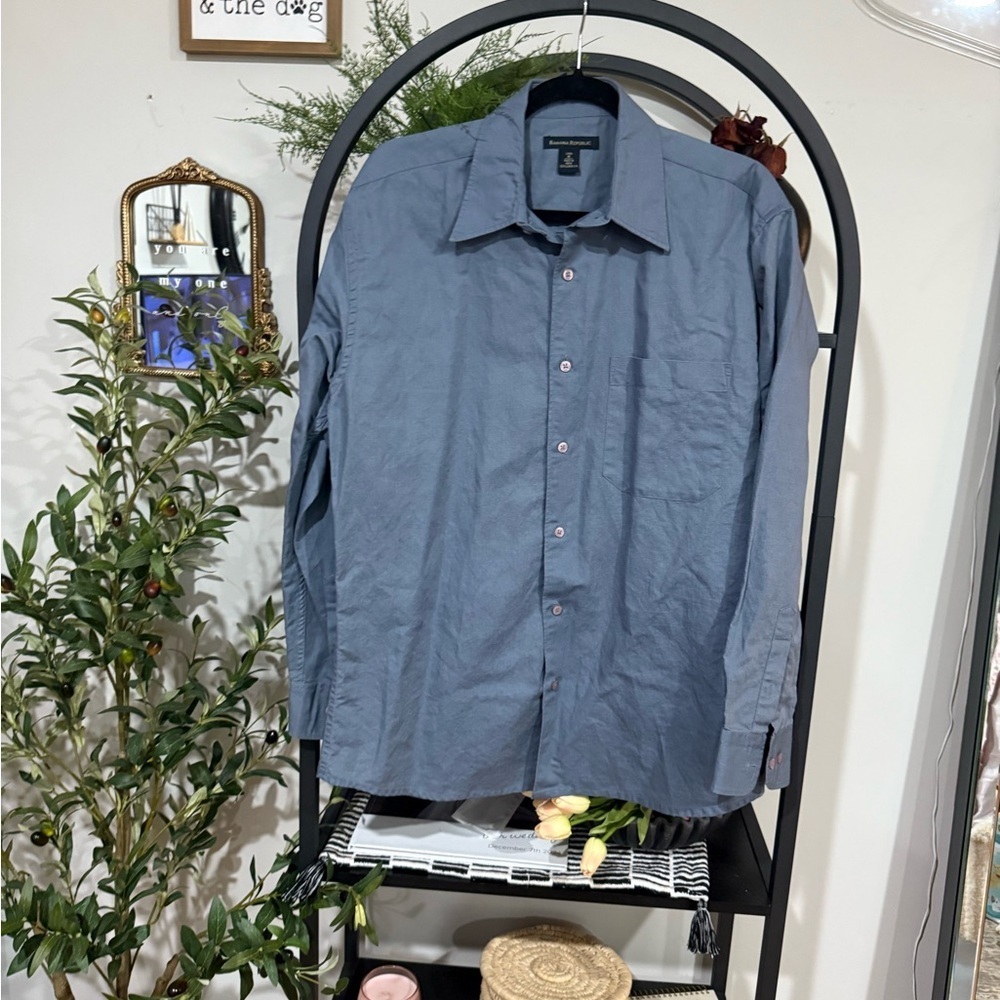 Banana Republic blue Gray Casual Button-Down Shirt size medium